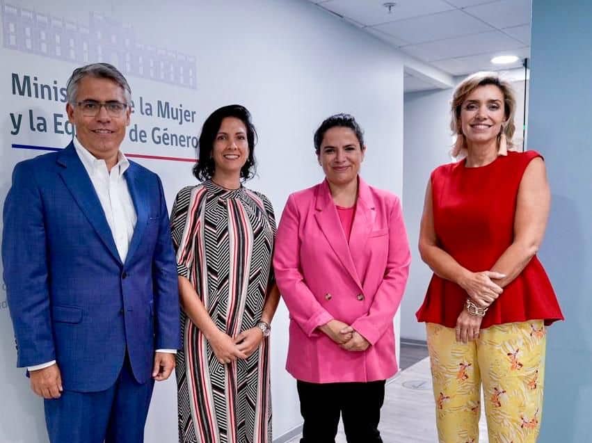 Francisco Díaz, Head de Relaciones Gubernamentales de BHP; Cecilia Azar, Chief of Staff BHP, la Ministra de la Mujer, Antonia Orellana y  Ximena Ossa, Head de Comunicaciones de BHP
